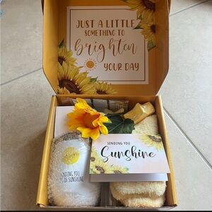 Sunflower Theme Gift Box NWT